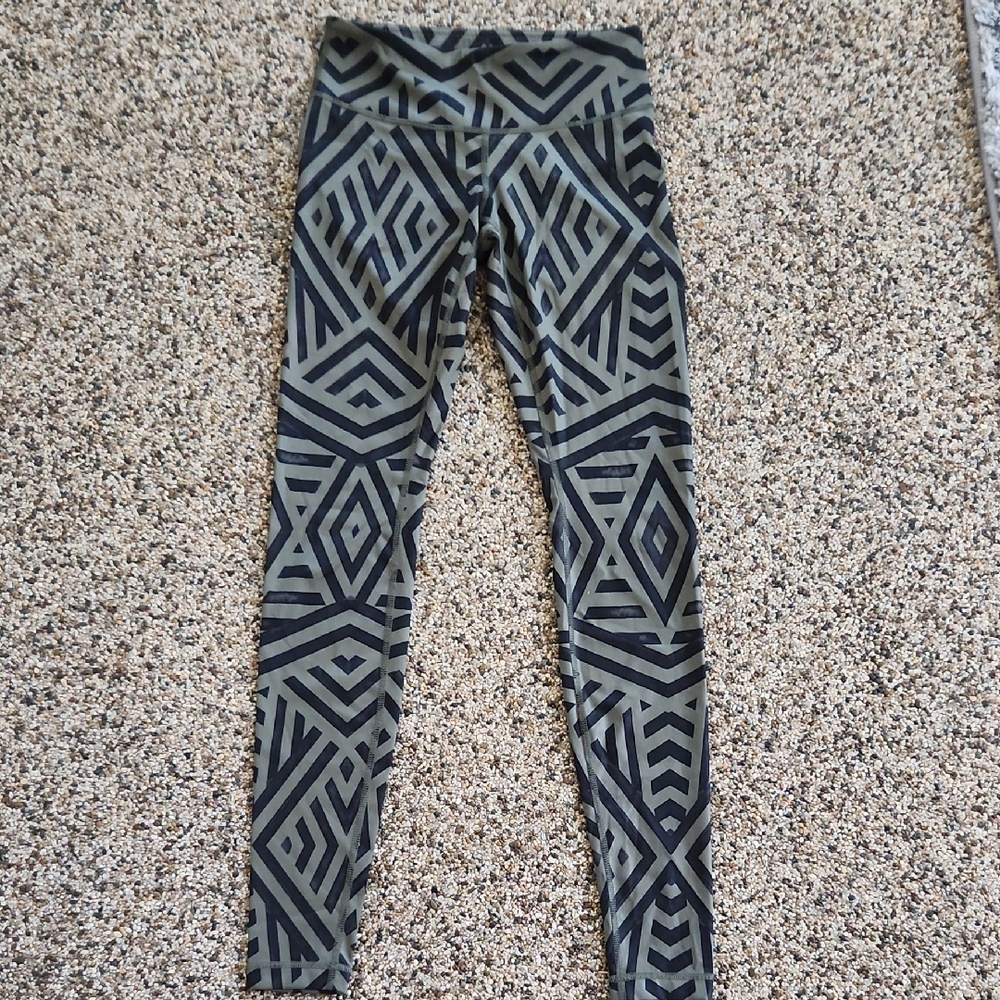 Lululemon Athletica Geometric Leggings,‎ Size 4